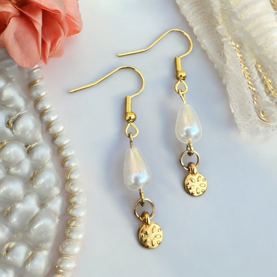 Goldene Perlenohrringe – Länge 4,5 cm