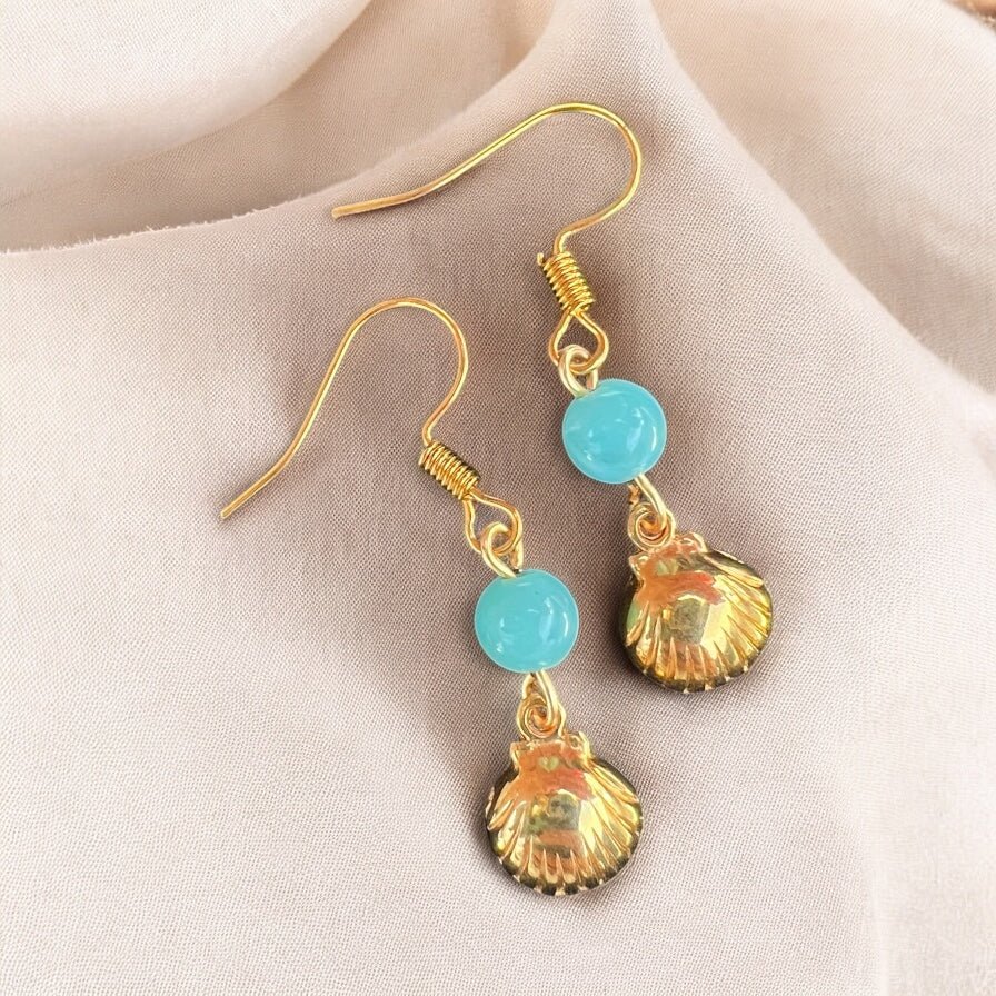 Ohrringe mit goldenen Muscheln von KEY LIME STORE