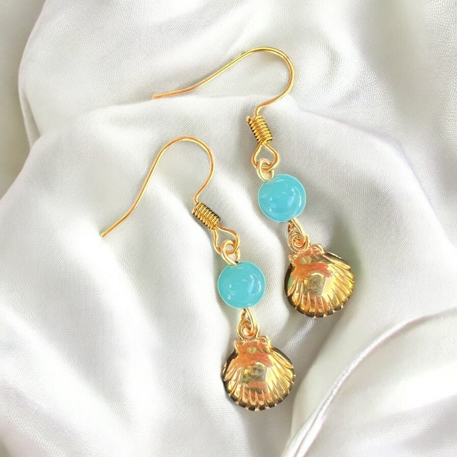 Ohrringe mit goldenen Muscheln von KEY LIME STORE