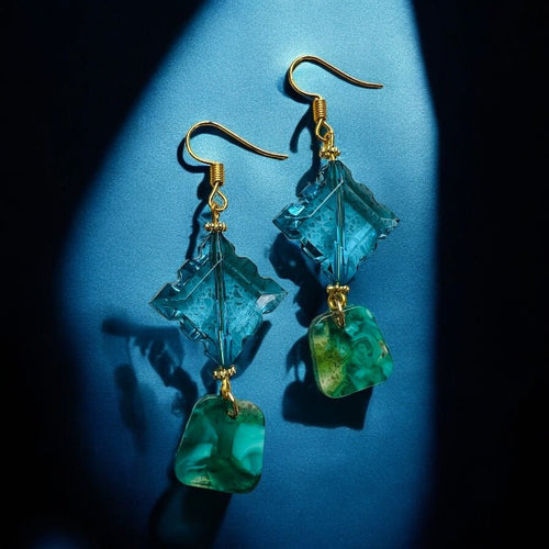 Blau-grün-goldene Ohrringe von KEY LIME STORE