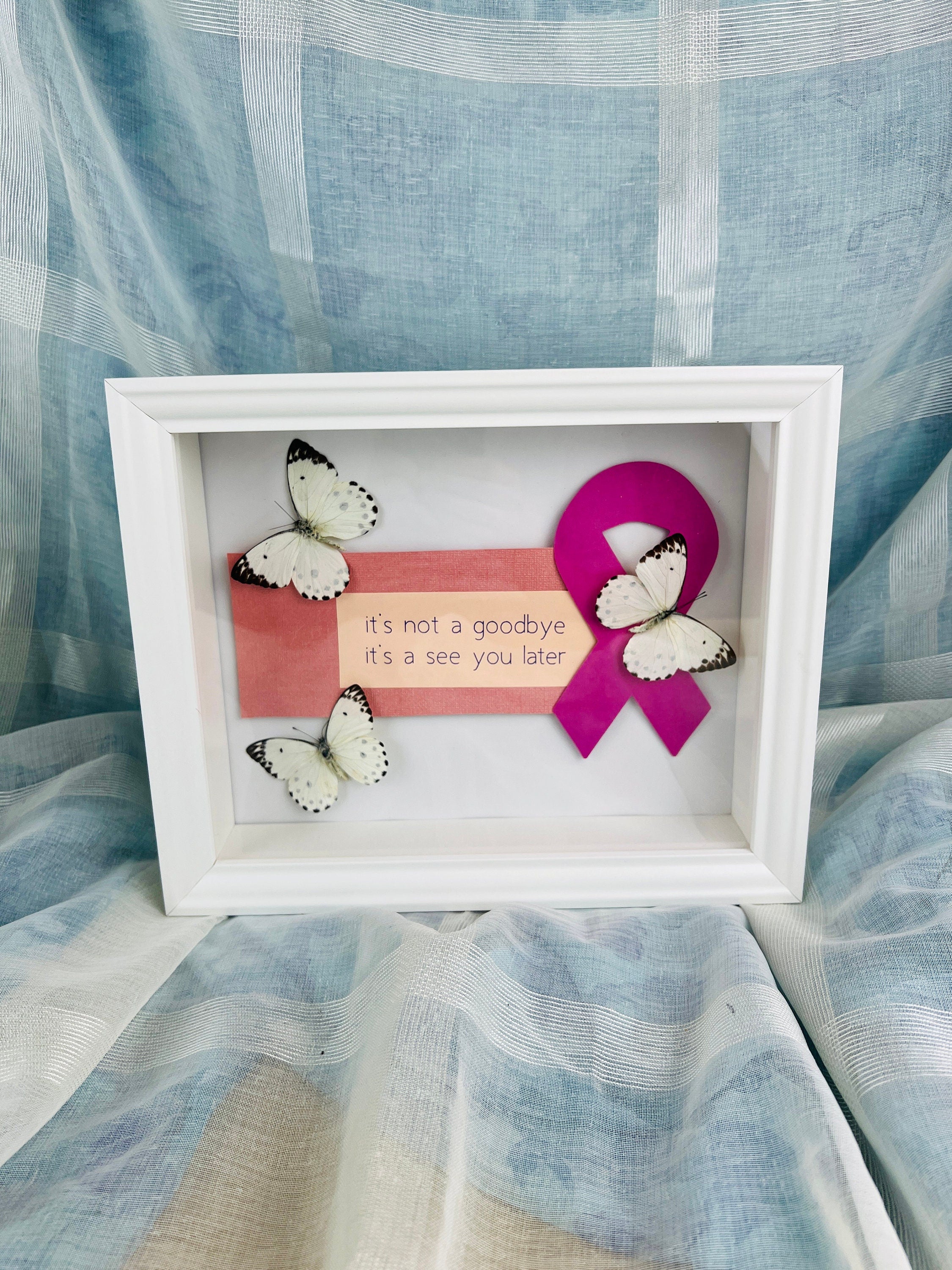 Belenois Calypso in lijst - memorial pice met pink ribbon