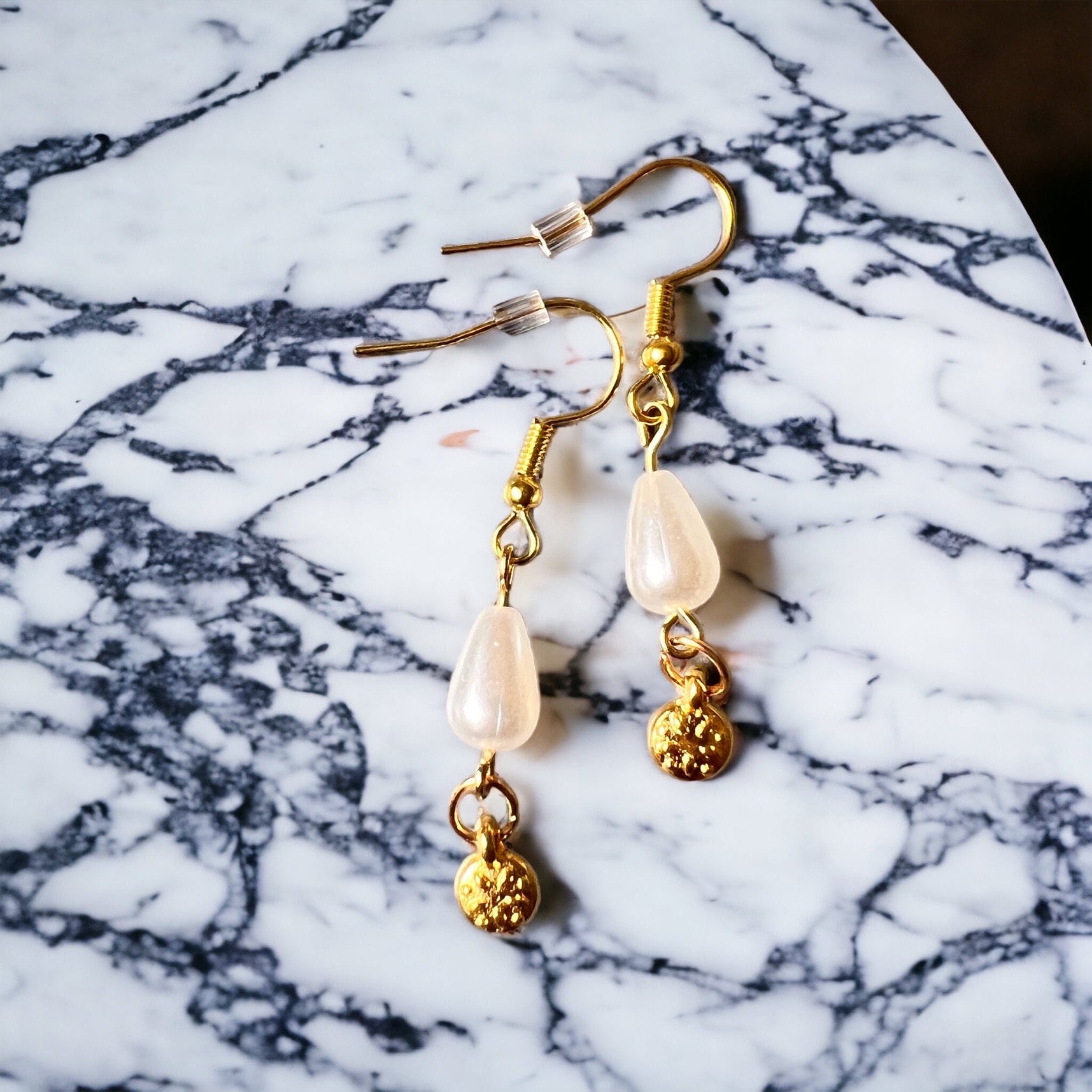 Goldene Perlenohrringe – Länge 4,5 cm