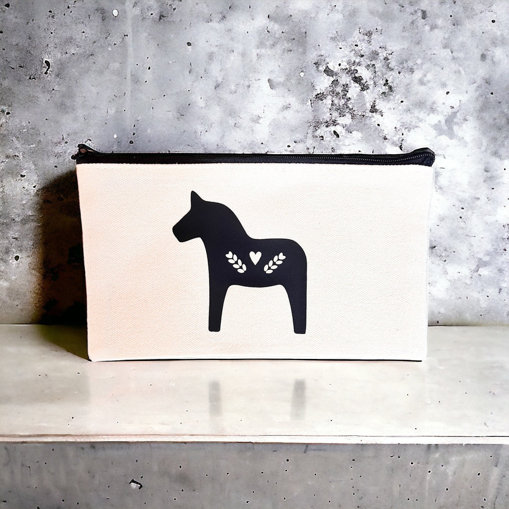 Kosmetiktasche „Swedish Horse“ von KEY LIME STORE