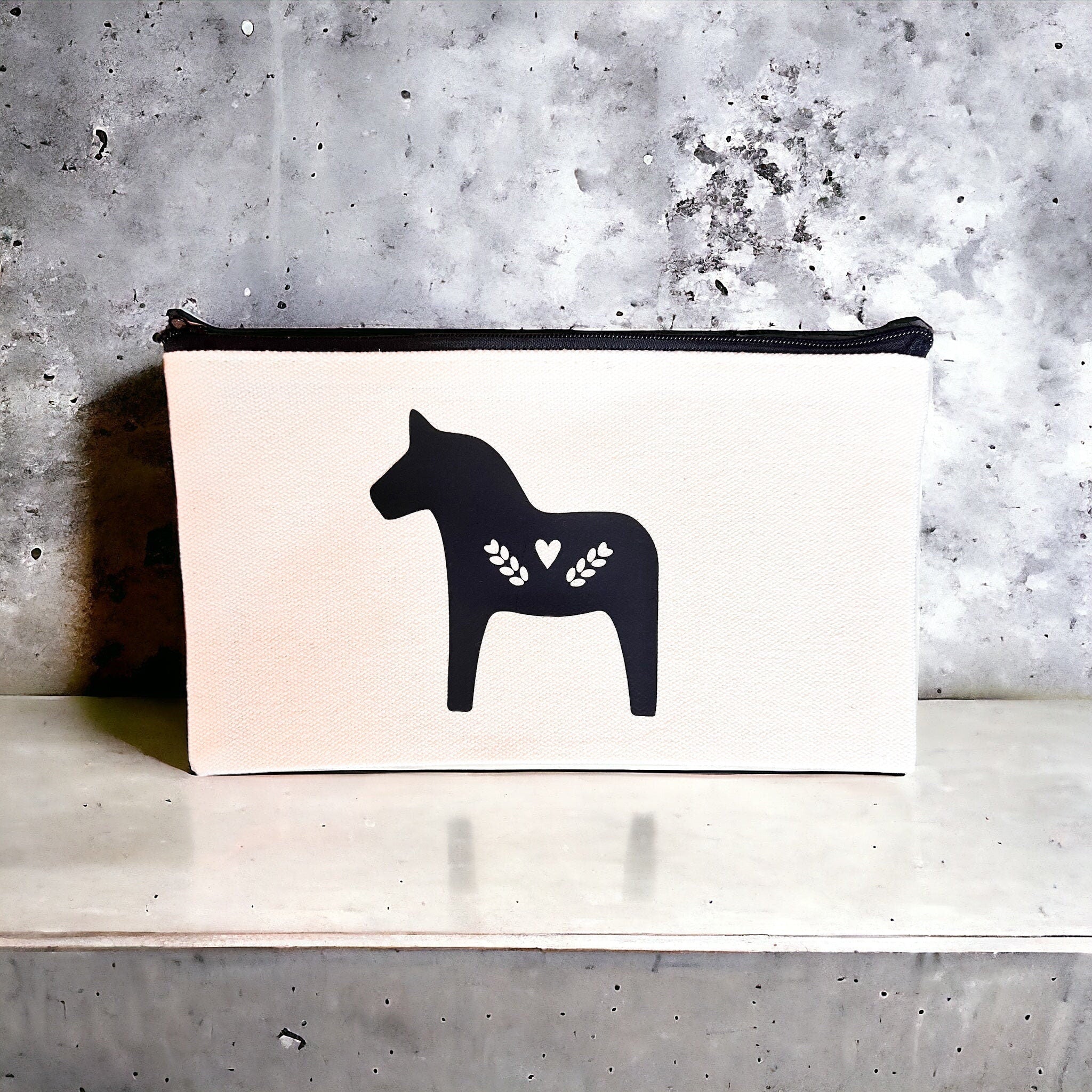 Kosmetiktasche „Swedish Horse“ von KEY LIME STORE