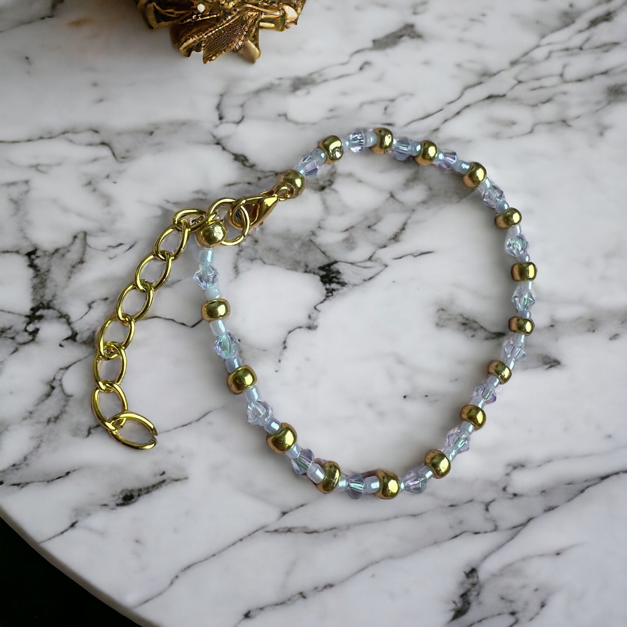 Eisblaues Goldarmband