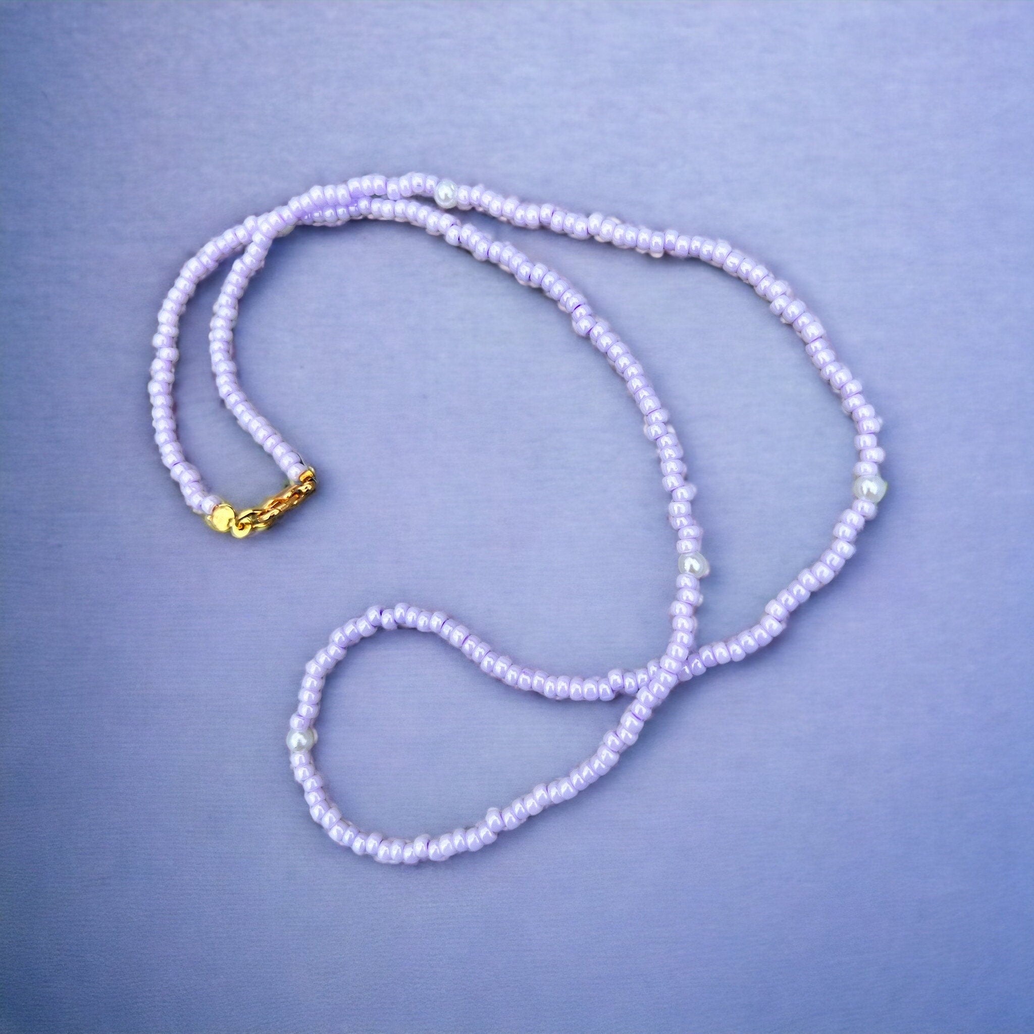 Collier de perles et de perles de verre lilas