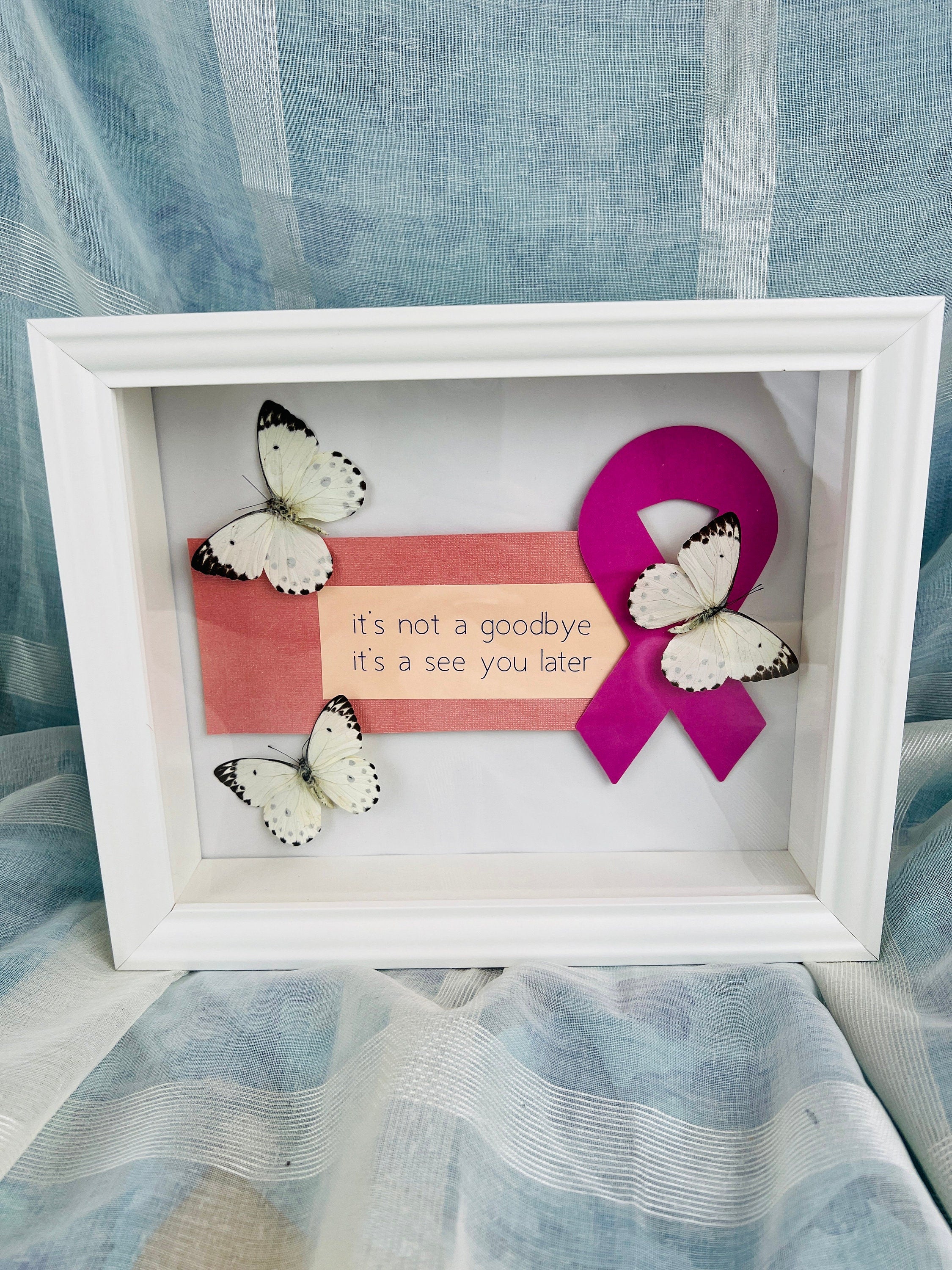 Belenois Calypso in lijst - memorial pice met pink ribbon