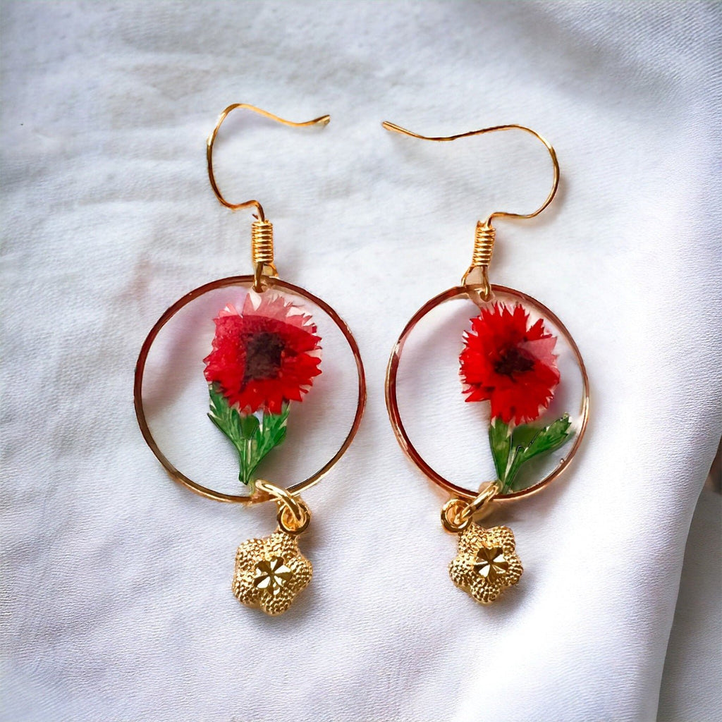 Rot-goldene Ohrringe mit getrockneten Blumen von KEY LIME STORE