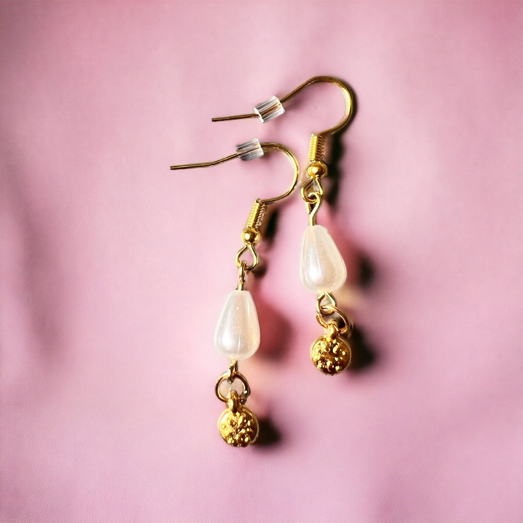 Goldene Perlenohrringe – Länge 4,5 cm