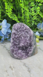 Amethist (Uruguay) cluster cut base (568 gr/8 cm)