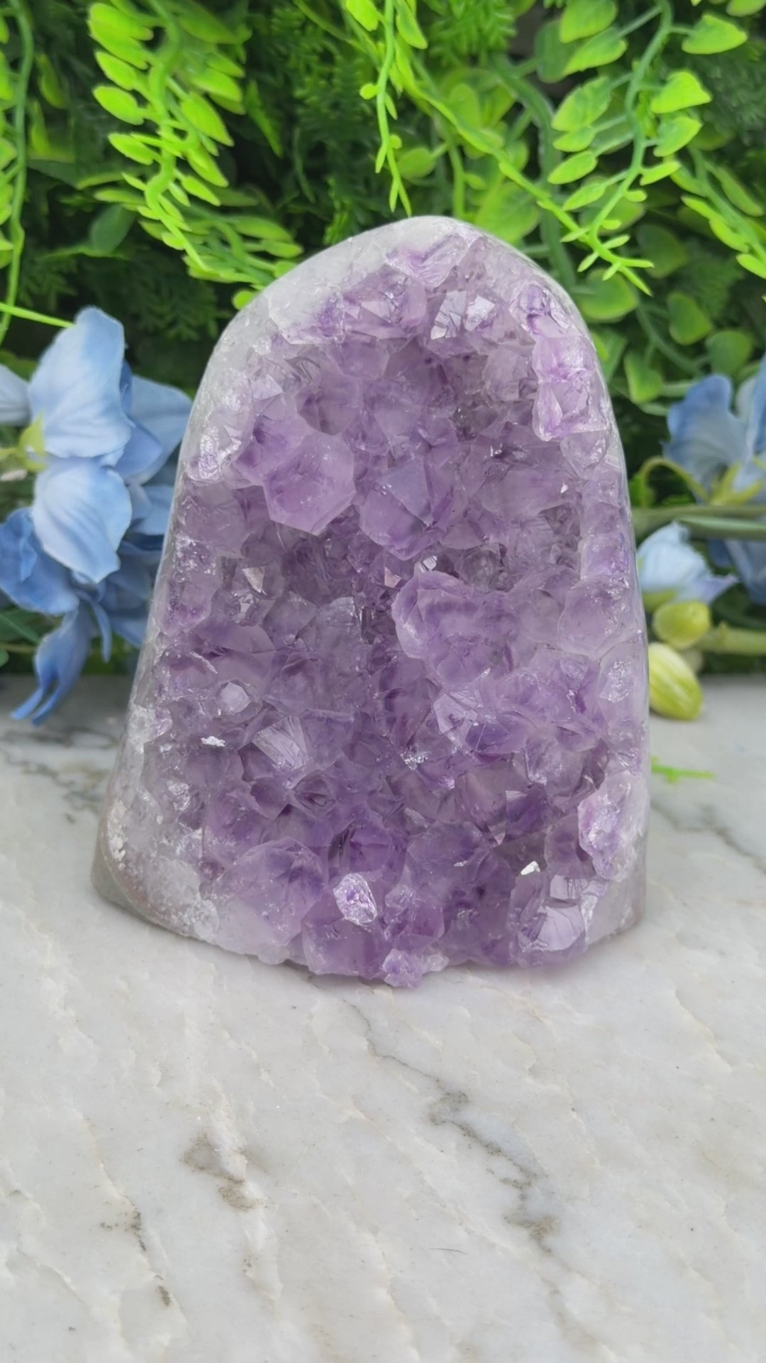Amethist (Uruguay) cluster cut base (678 gr/10 cm)