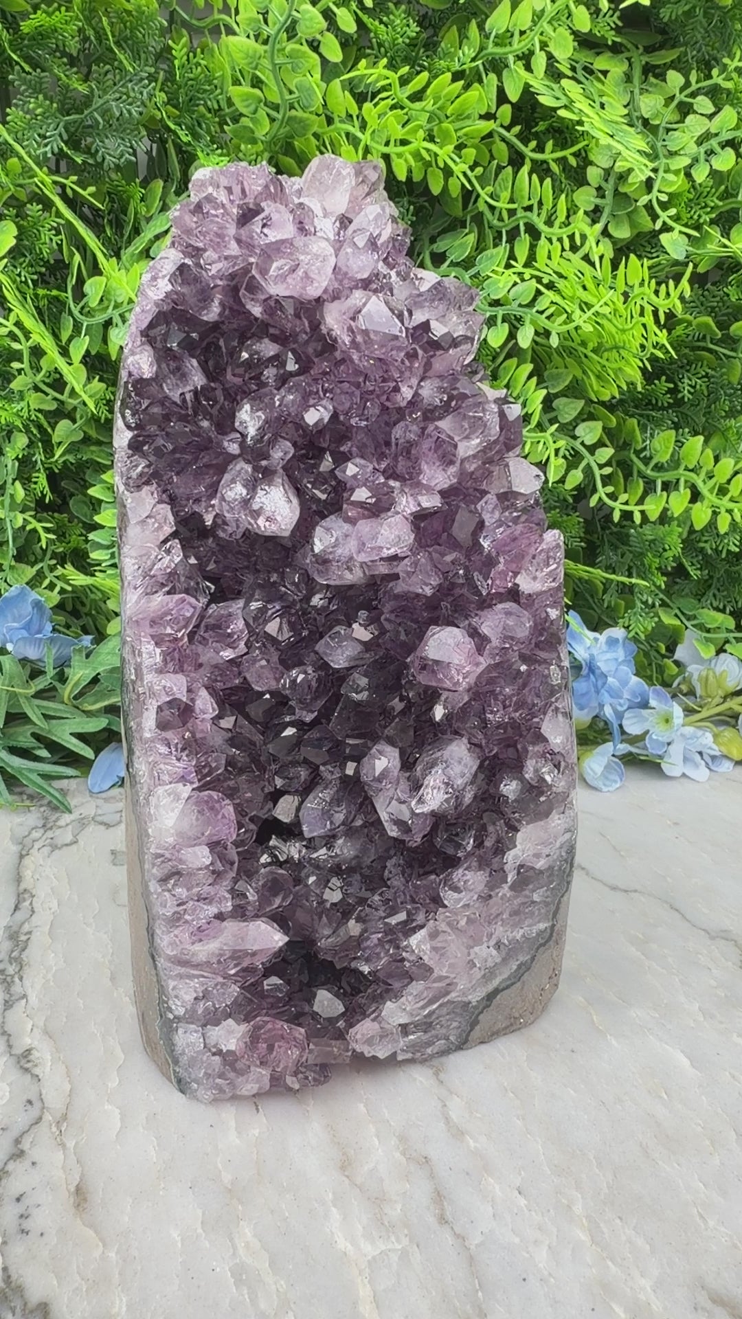 Amethist (Uruguay) cluster XL cut base (3432 gr/21 cm)