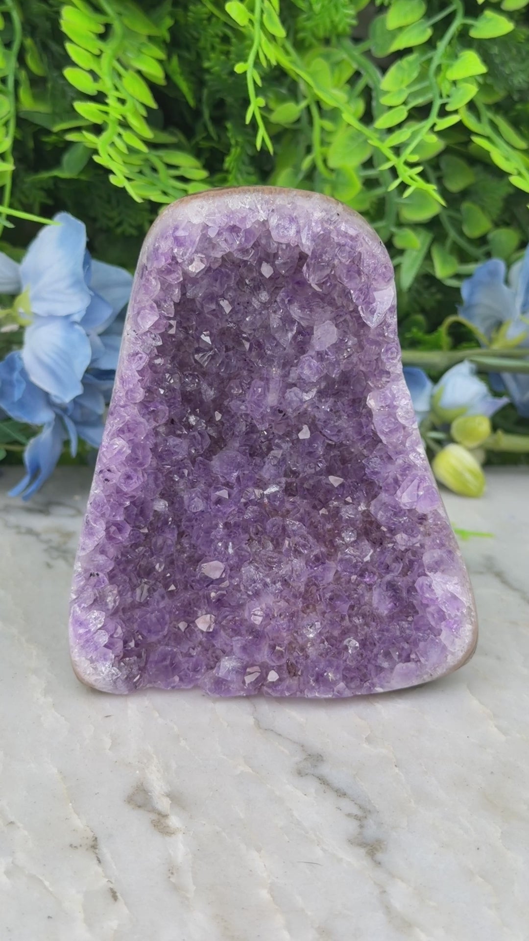 Amethist (Uruguay) cluster cut base (516 gr/10 cm)