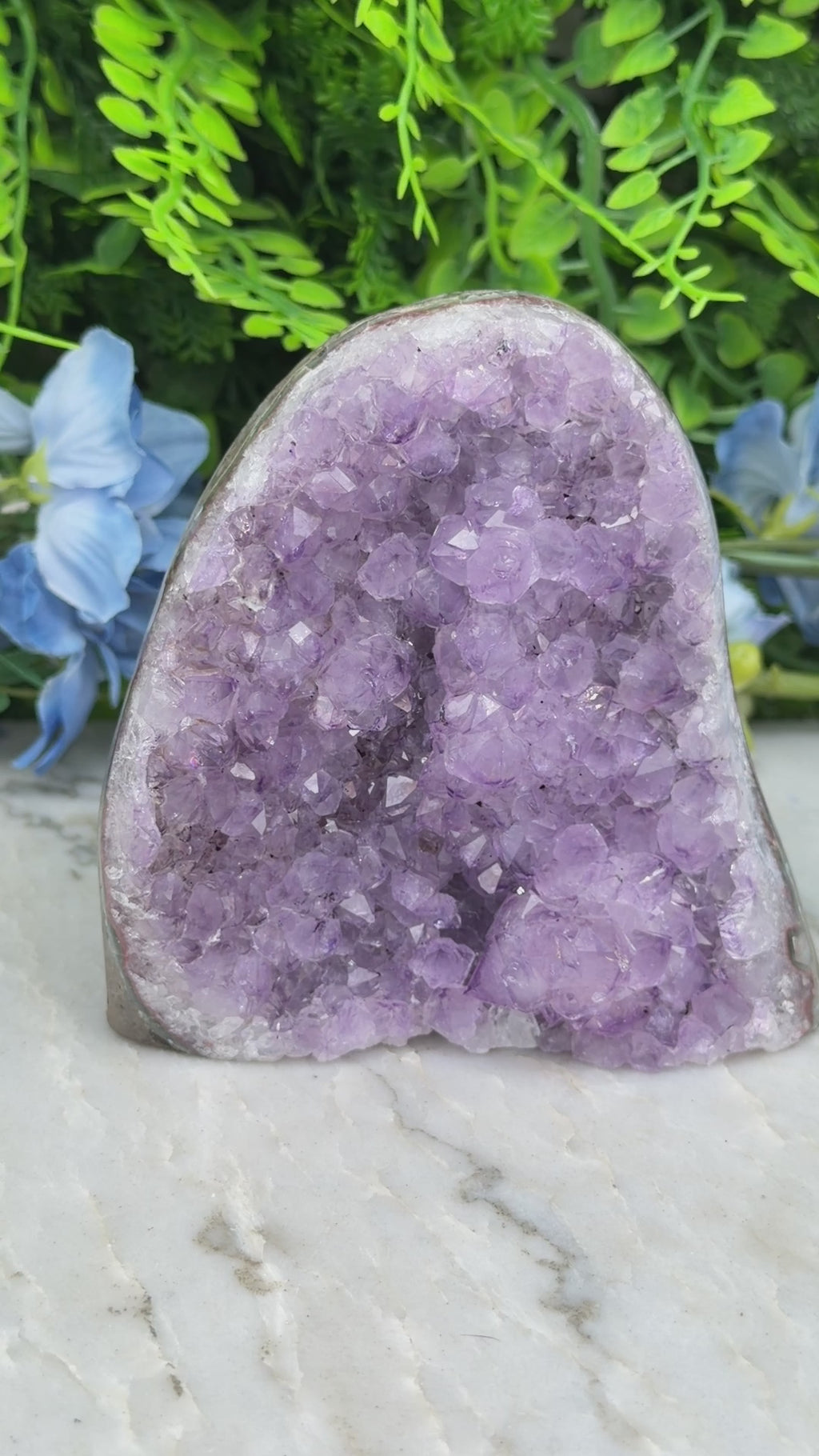 Amethyst (Uruguay) cluster-cut base (742 gr/10 cm)
