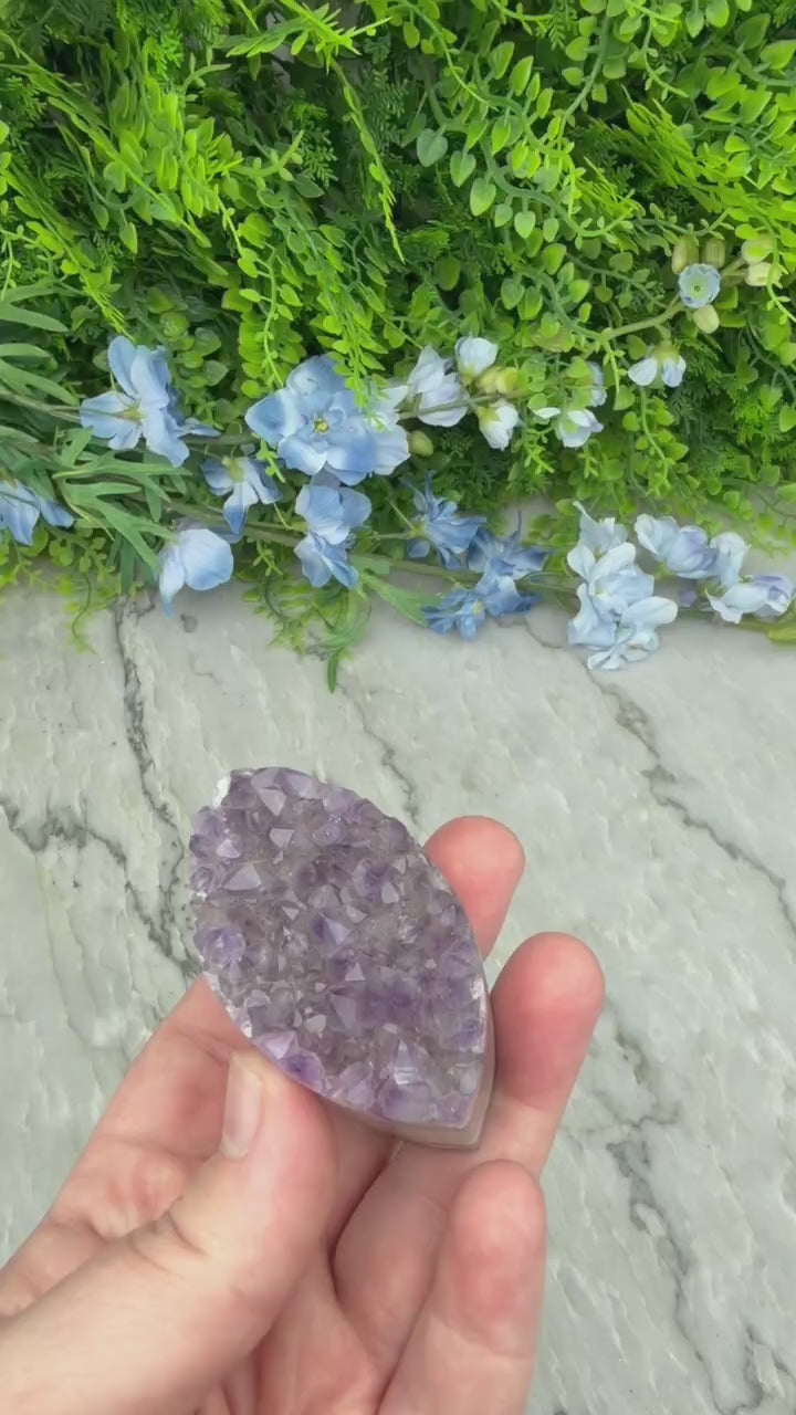 Amethist cluster op Bergkristal en Agaat ellips rondom gepolijst