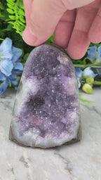 Amethist (Uruguay) cluster cut base (402 gr/9 cm)
