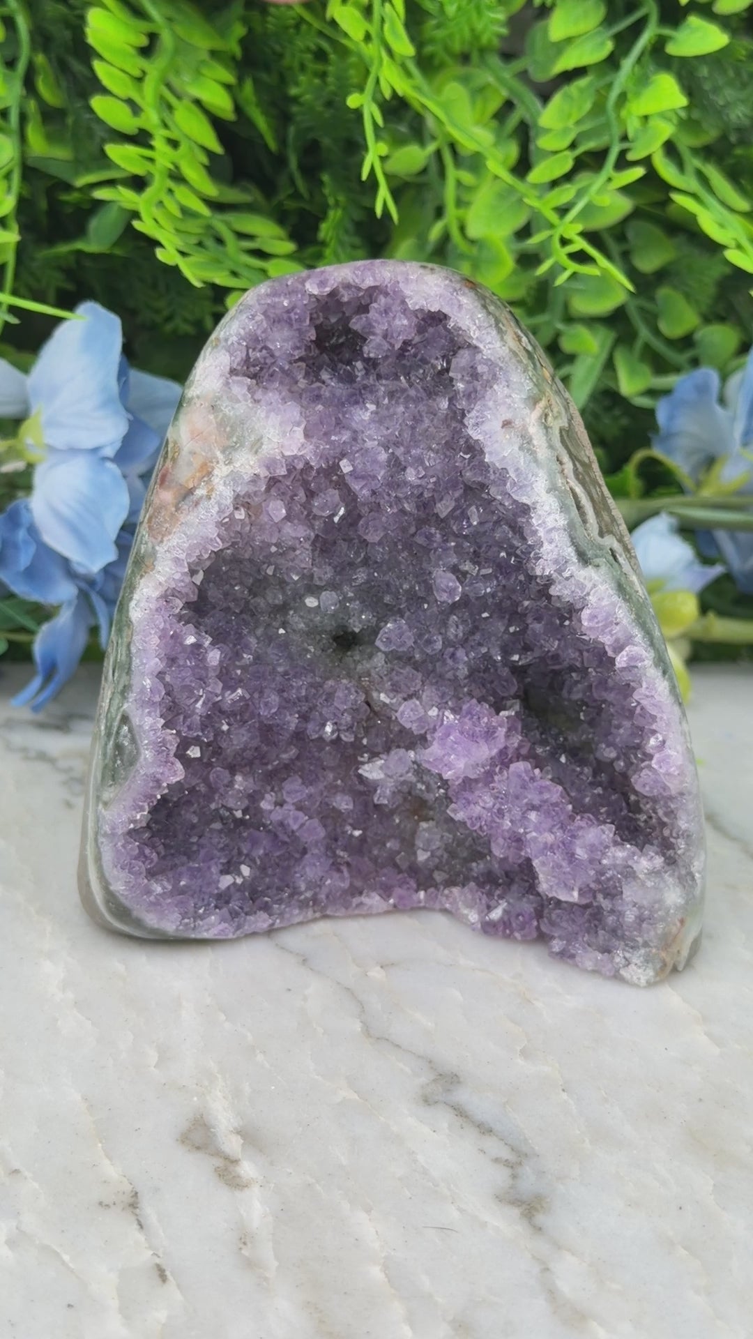 Amethist (Uruguay) cluster cut base (508 gr/10 cm)
