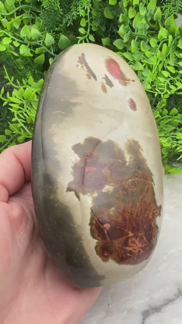 Polychromer Jaspis, Freeform (585 Gramm)